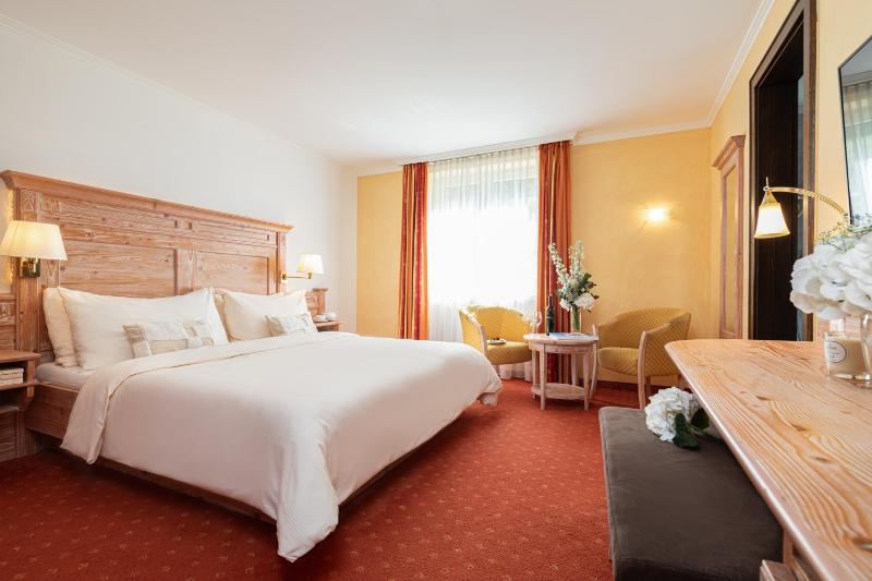 Double Room with Garden View image 4