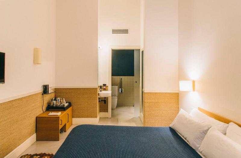 Double Room image 2