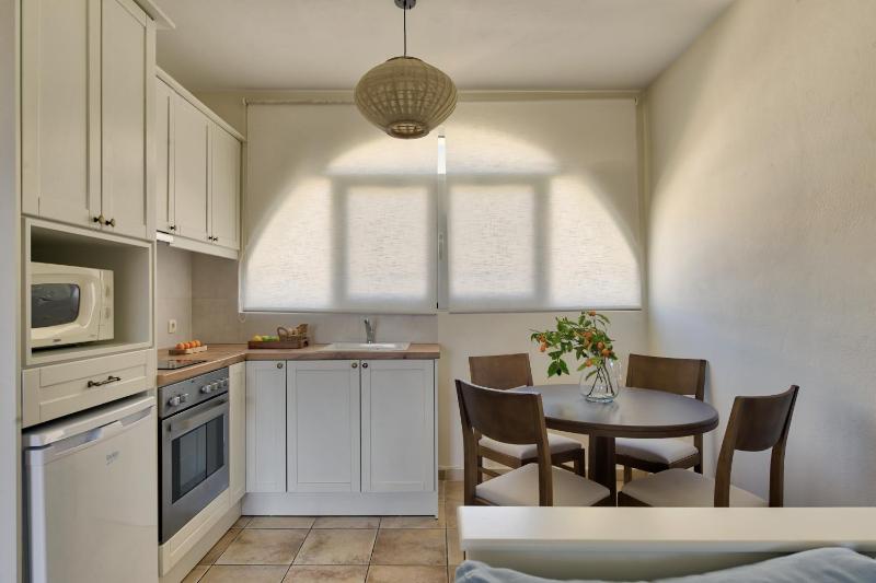 Deluxe Suite with Sea View image 2