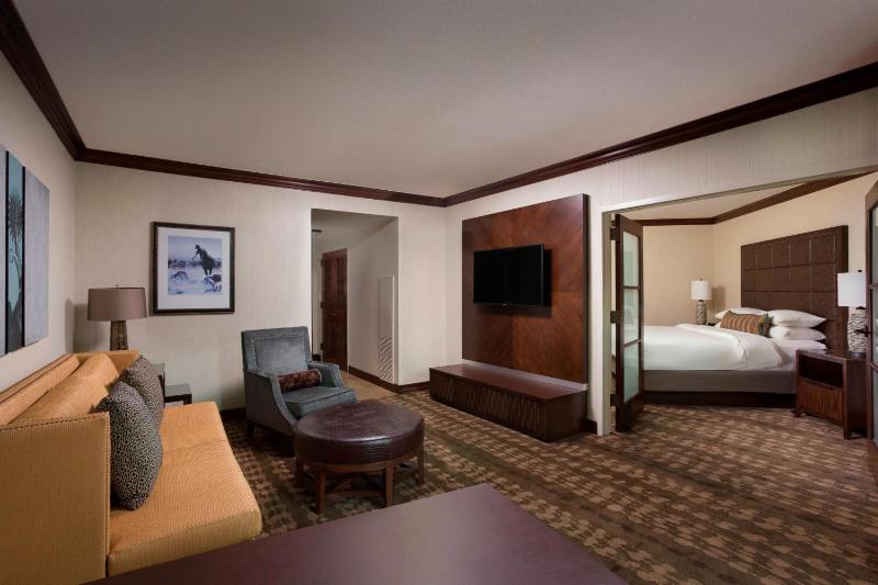 Executive King Suite image 3