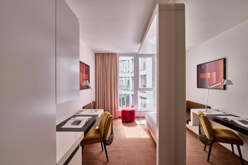 Superior Courtyard Room image 1