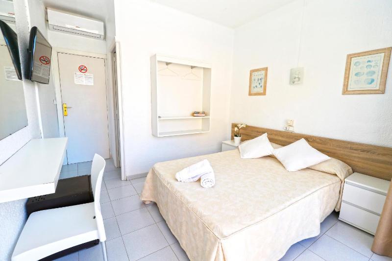 Single Room with Balcony image 4
