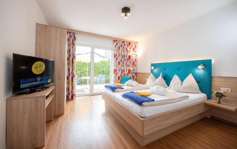 Quadruple Room with Balcony or Terrace image 4