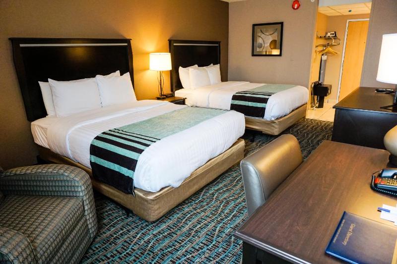 Queen Room with Two Queen Beds image 2