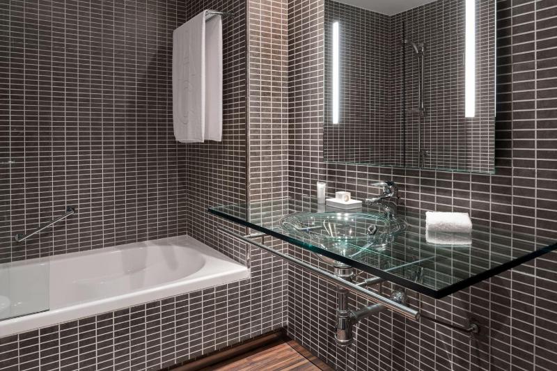 Superior King Room image 2