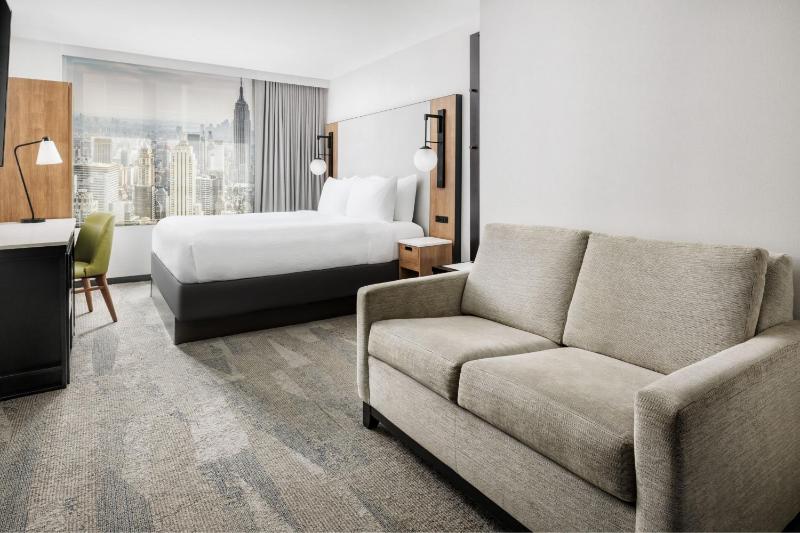 Fairfield Inn & Suites by Marriott New York Manhattan/Times Square South - image 5