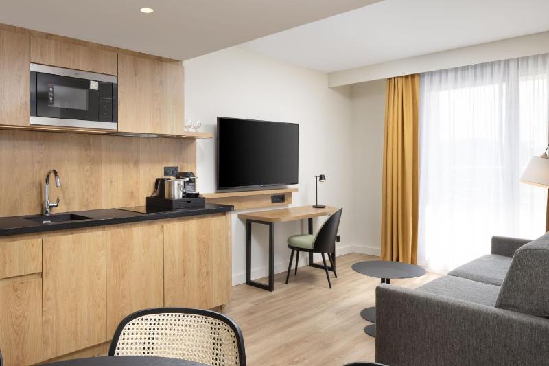 One-Bedroom King Suite with Sofa Bed image 1