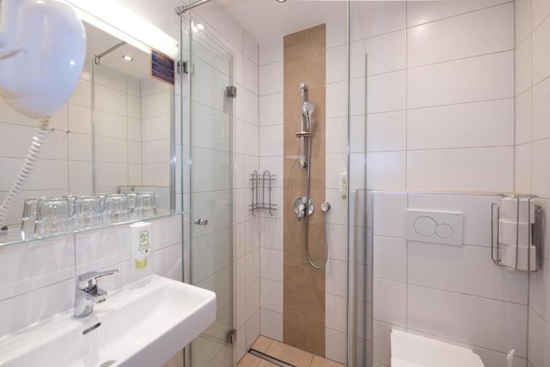 Triple Room with Balcony or Terrace image 3