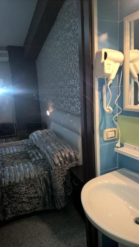 Triple Room with Balcony image 4