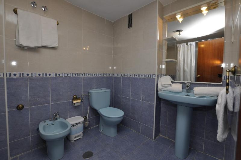 Two-Bedroom Apartment (4-6 Adults) image 3