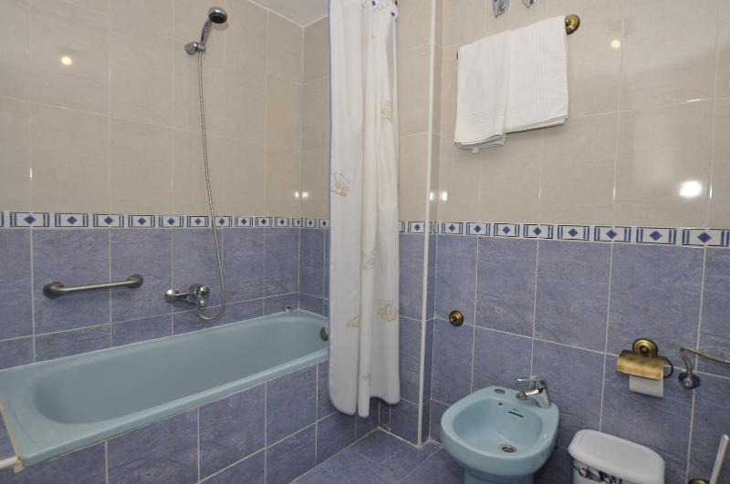 Two-Bedroom Apartment (4-6 Adults) image 2