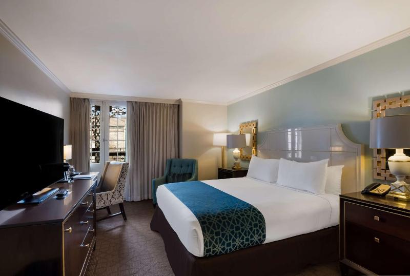 Double Room image 3