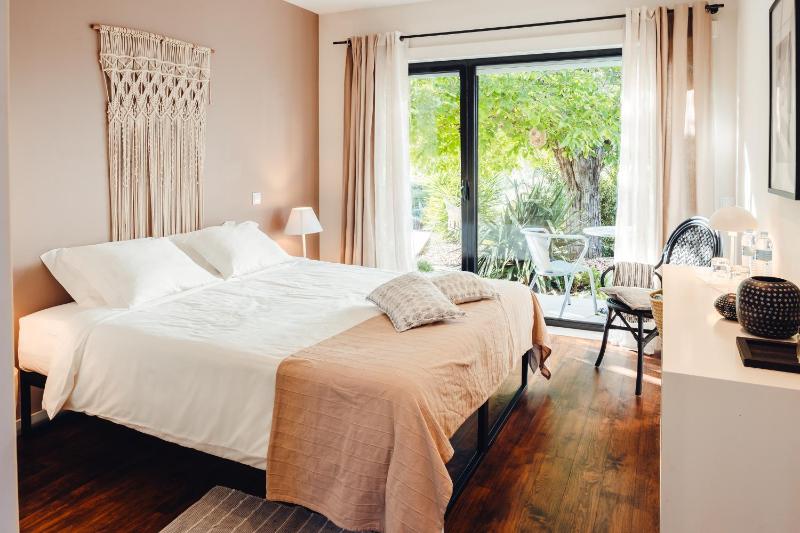 Double Room image 3