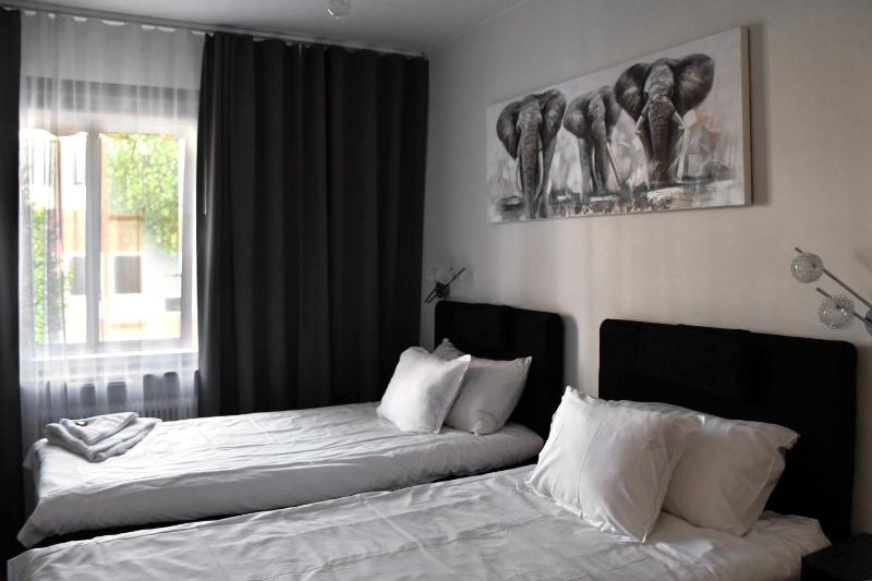 Twin Room image 1