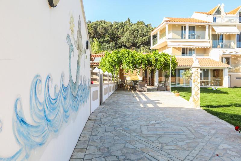 Double Room with Sea View image 4