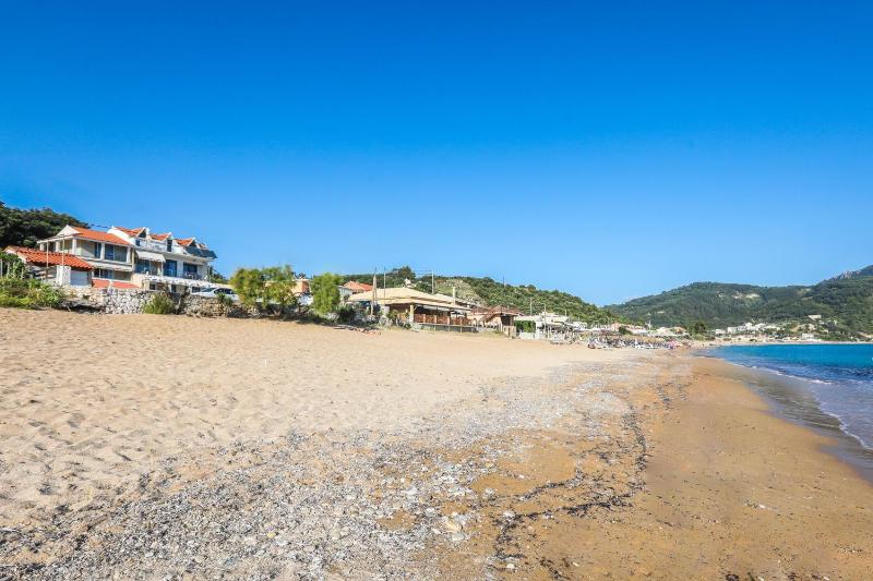 Double Room with Sea View image 2