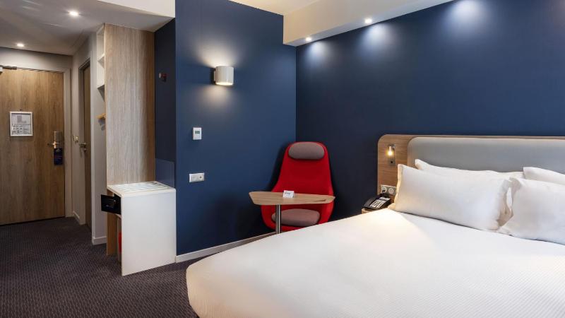 Standard Queen Room - Disability Access image 2