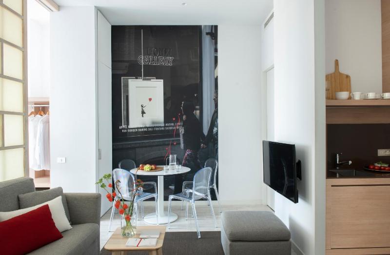 Two-Bedroom Apartment with River View image 4