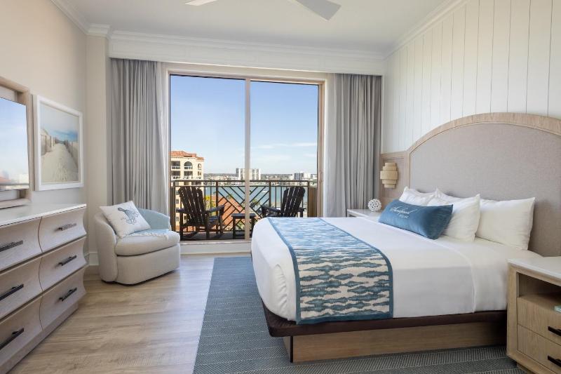 One-Bedroom Suite with City View image 4