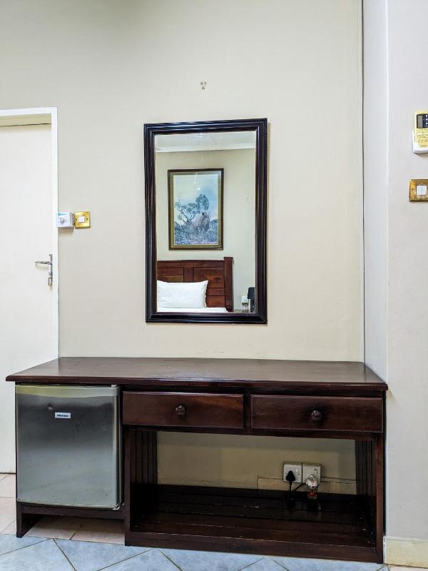 Zambezi Family Lodge - Rhino Room - image 11