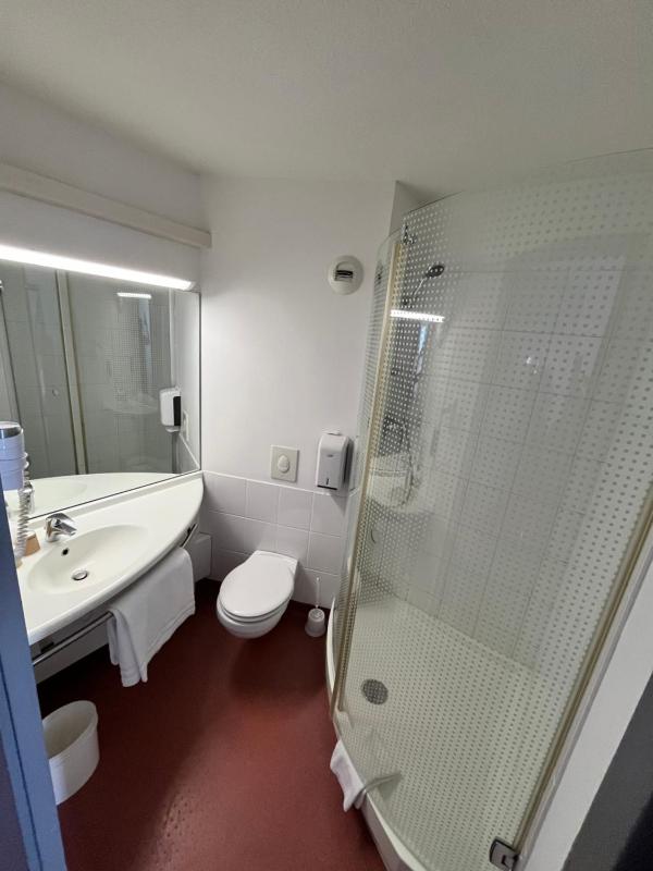 Standard Twin Room image 2