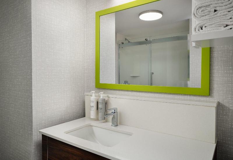 One-Bedroom King Suite - Non-Smoking image 3