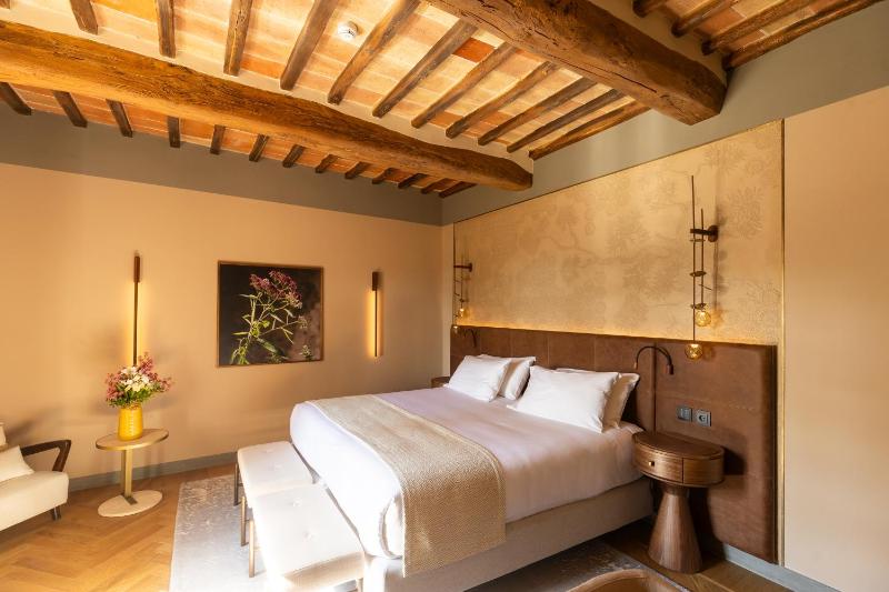 Double Room image 3