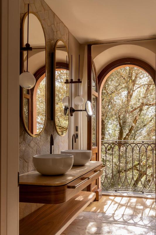 Suite with Lake View image 2