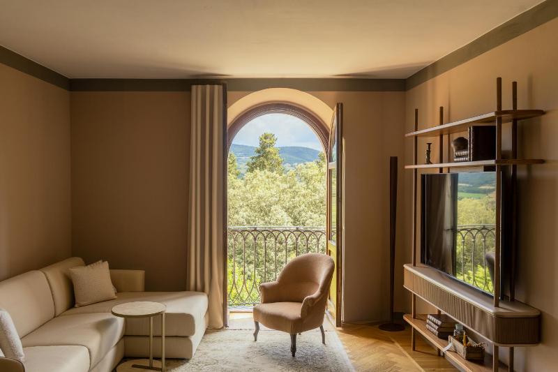 Suite with Lake View image 3
