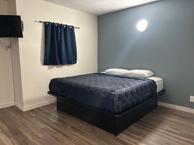 Budget Inn Hollywood - image 12