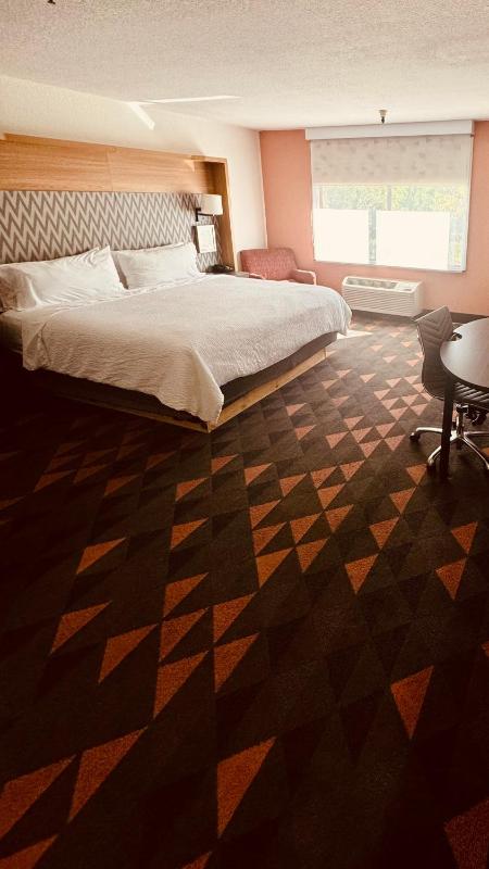 Standard Room image 4