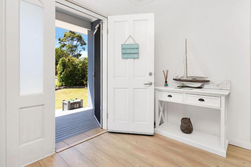 Caroline's Beach House by Experience Jervis Bay - image 9