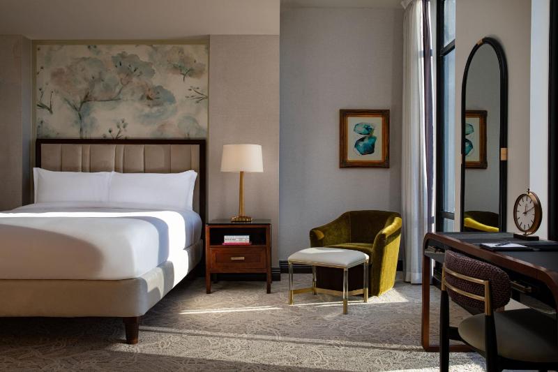 Larger Guest room, 1 King image 4
