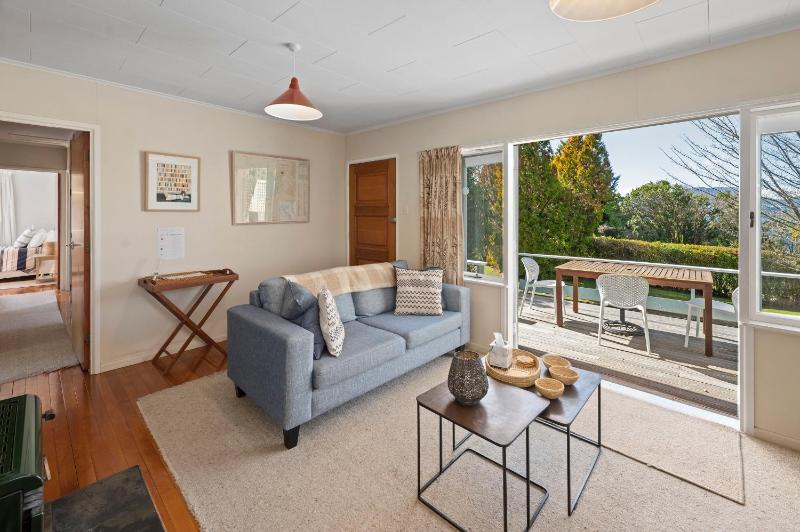 Te Kopua - Acacia Bay Holiday Home - image 14