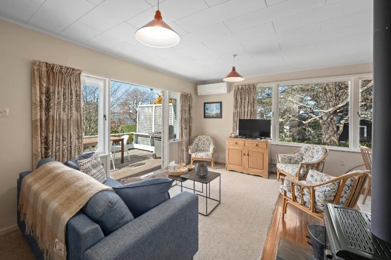 Te Kopua - Acacia Bay Holiday Home - image 23