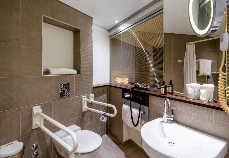 Classic King Room image 3