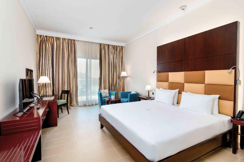 Deluxe Room City View with One King Bed image 1