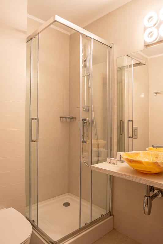 Double Room image 2