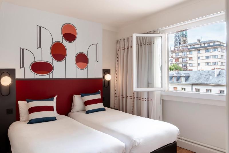 Standard Twin Room image 2