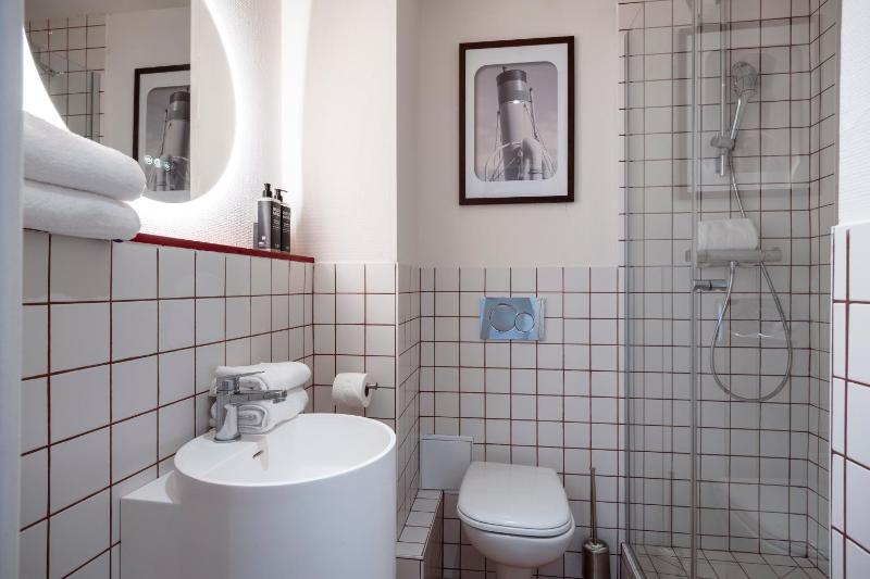 Standard Single Room with Balcony and View image 3