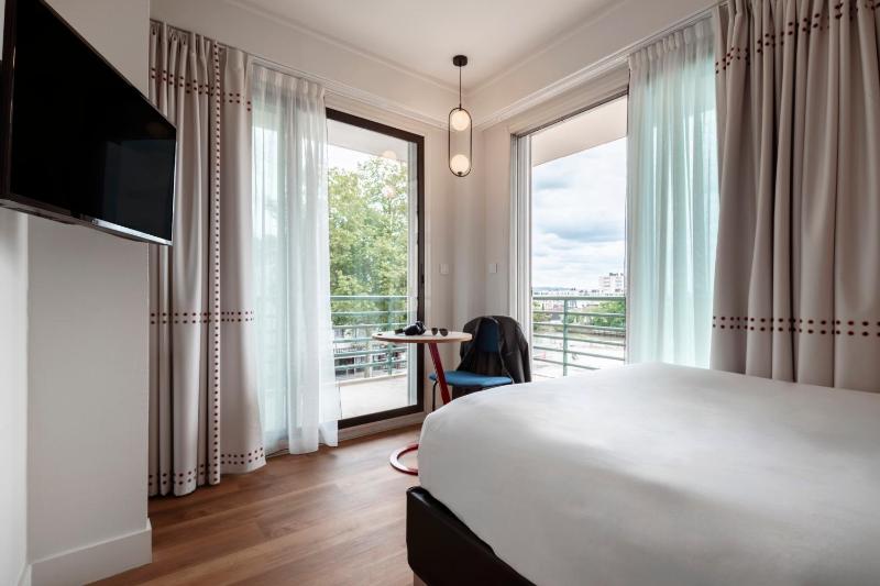 2 Adjacent Rooms (non-communicating) image 4