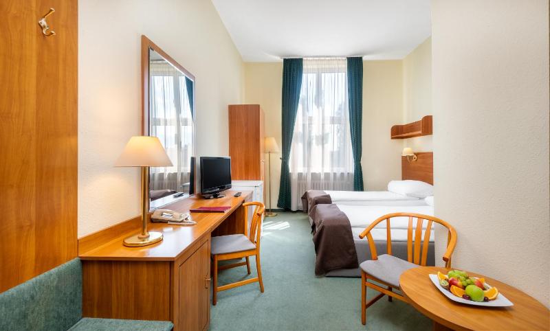 Double/Twin Room image 2