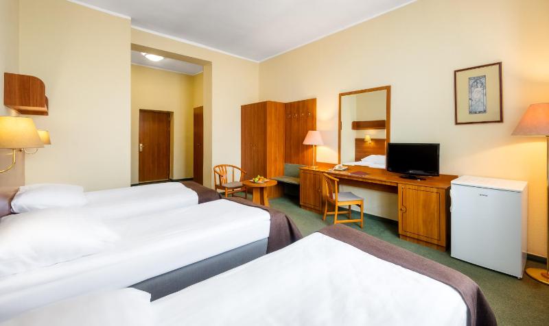 Standard Triple Room image 4