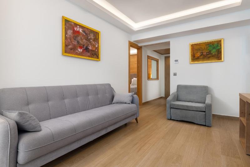 Junior Suite with Balcony image 3