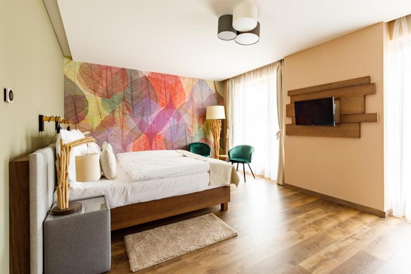 Deluxe Triple Room image 1