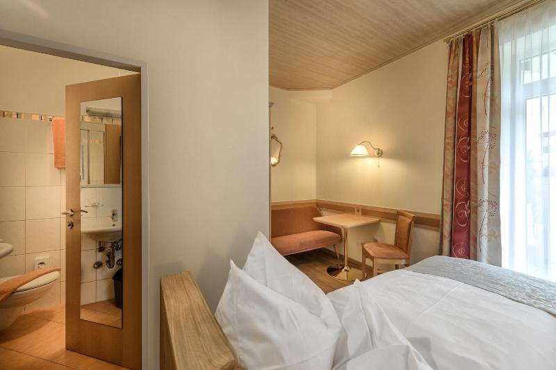 Standard Double Room image 2