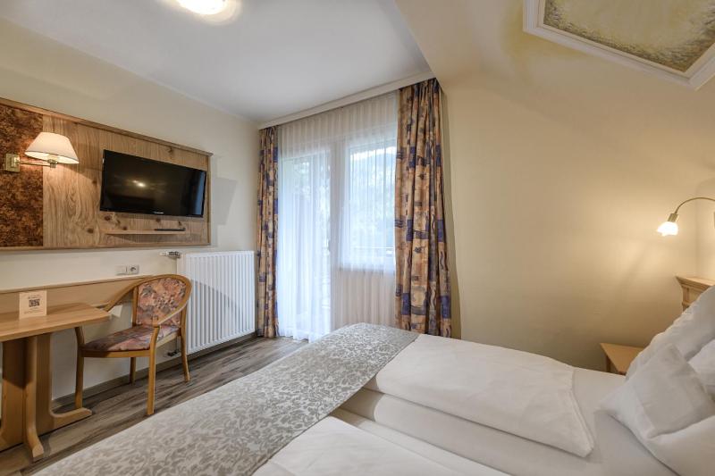 Standard Double Room image 4