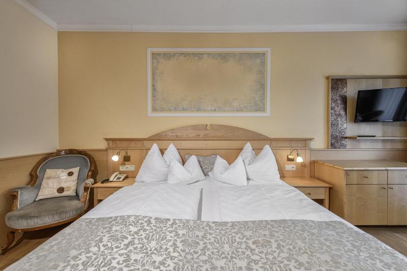 Panorama Room with Balcony image 2