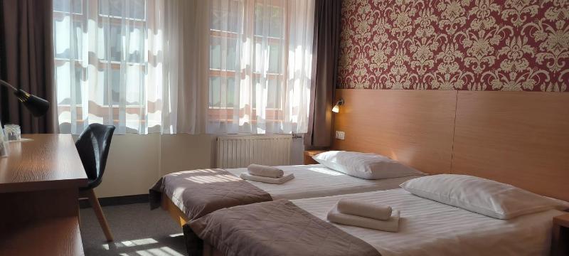 Double Room image 4