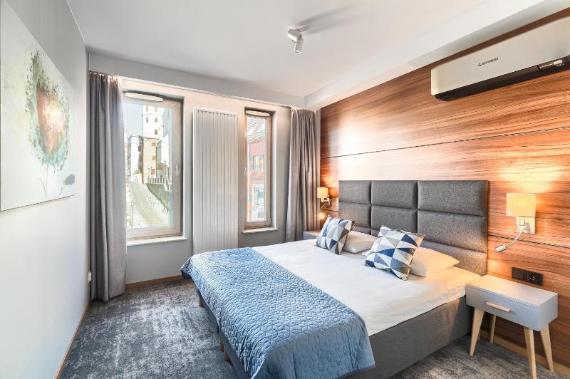 Park Apartment Old Town by Noclegi Renters - image 9